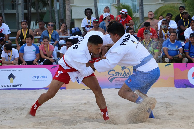 Competição de Sambo Praia na areia