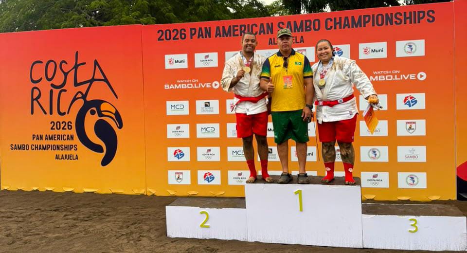 Atletas Gustavo e Priscila celebram a dobradinha de Ouro no Sambo de Praia